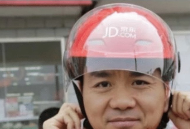 京东|刘强东曾许诺京东第一个快递员，跟着他干5年就能买房，如今这样