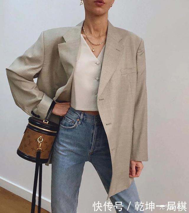 女人|35+的女人若是不差钱,入冬建议买这3款外套!不易撞衫还高级