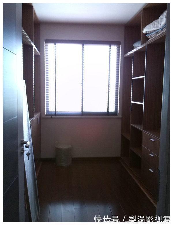 天花板|20W小县城三室二厅装修完毕,40平的大客厅和大露台,被吐槽像KTV