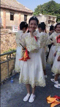 |搞笑GIF趣图兄弟结婚,这样的伴娘团有点强大!