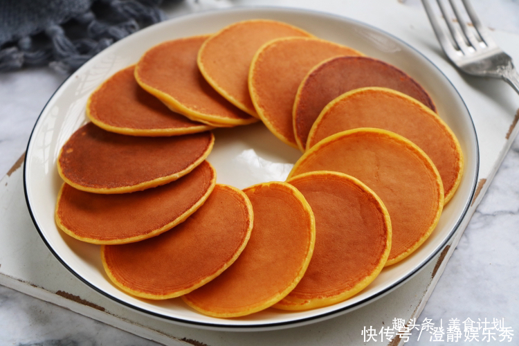 女儿|天热,女儿不爱吃早餐,用酸奶做小饼,上桌5分钟光盘,太香了