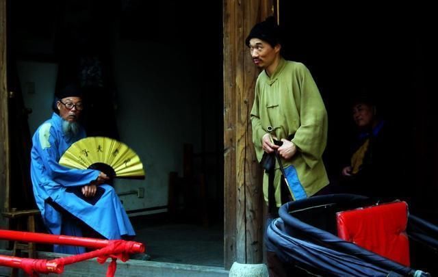 作家|“旧人”鲁迅下架,“新人”偶像登上孩子们的书本,这真的合适吗