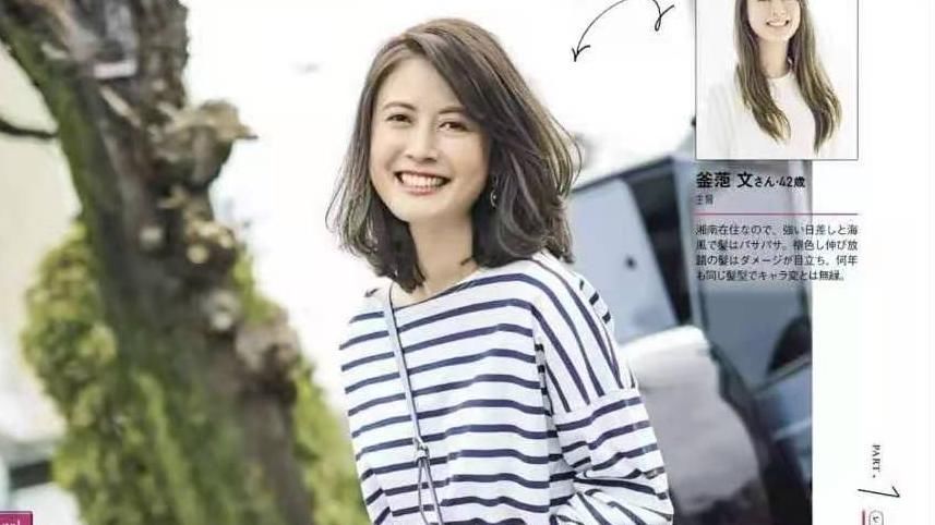 50多岁的女人该不该染发?酒红色和板栗色适合吗?肤色决定发色