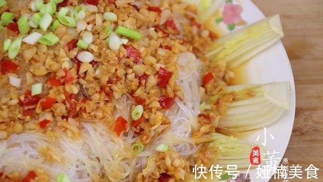 搅拌均匀|娃娃菜别再涮火锅了,大厨教你秘制做法,香辣开胃,吃了还想吃