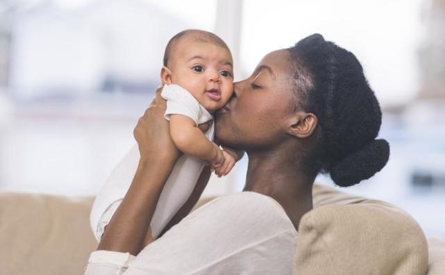 宝宝|养护新生儿宝宝坑太多,10个“带娃禁忌”家长要了解,别做错坑娃