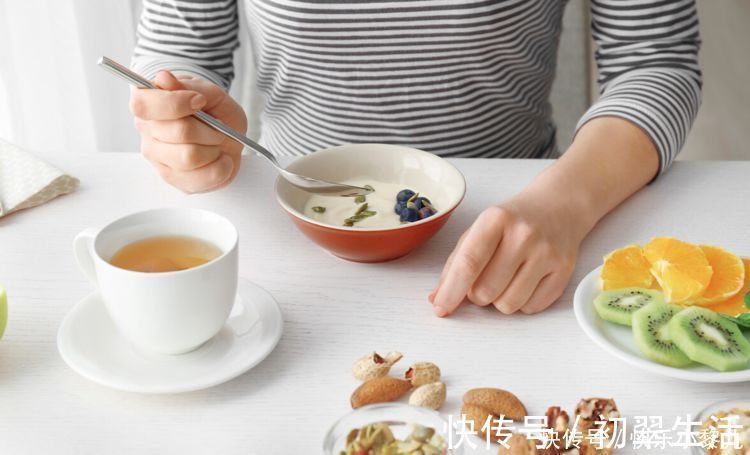 剩饭剩菜|7岁女童积食中毒，竟是奶奶的1个习惯，医生很多家长都这么做