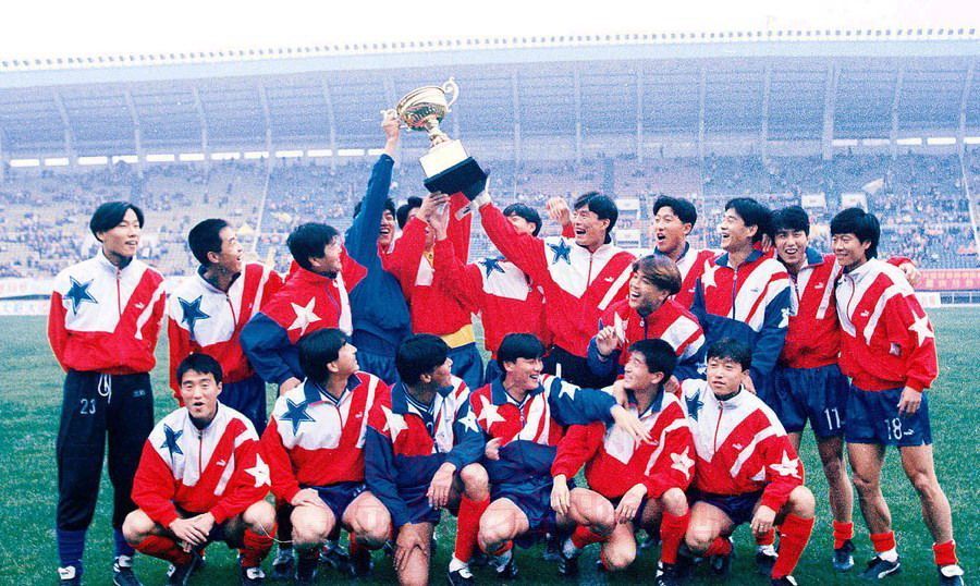 中国足球|1994年大连万达全连班夺得职业化元年联赛冠军，全体将士资料汇总