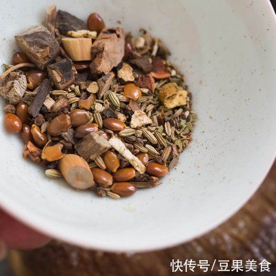 大勺|妈妈的菜干爆扣肉(过节待客硬菜,毫无保留的技巧)