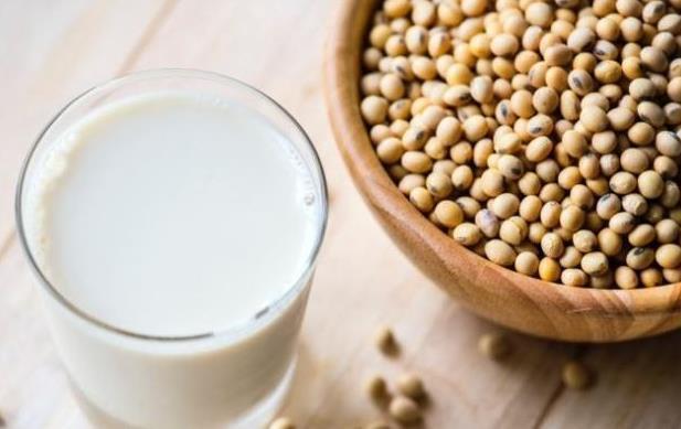 无花果|若女人想保持年轻,经常吃4种食物,滋润肌肤,变成“冻龄女神”