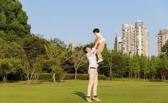 爸爸|娃被谁带大智商不同,耶鲁大学研究结果告诉你,谁带的娃更聪明
