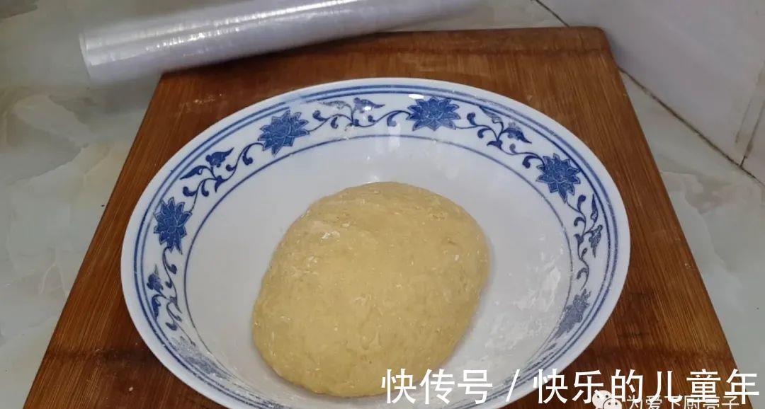 蕉叶不要买着吃了，教你一种新吃法，焦脆香甜，全家老少都抢着吃