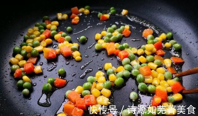 家常|黑椒杂蔬蛋炒饭,简单好吃的家常美味,新手也能轻松做好!