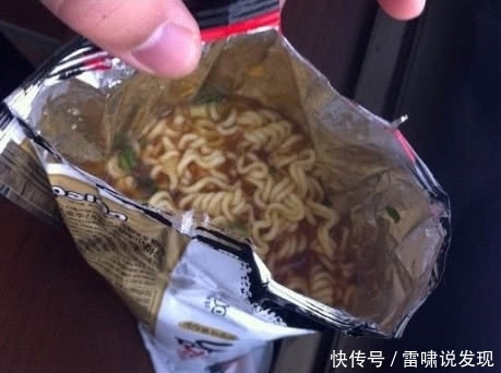 大学生|大学生的“泡面奇葩吃法”,为了能够不洗碗,也真够拼的