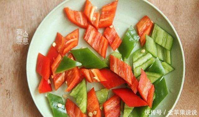 炒鸡胗,先焯水还是直接炒都错了,用它泡一泡,鸡胗鲜嫩无异味