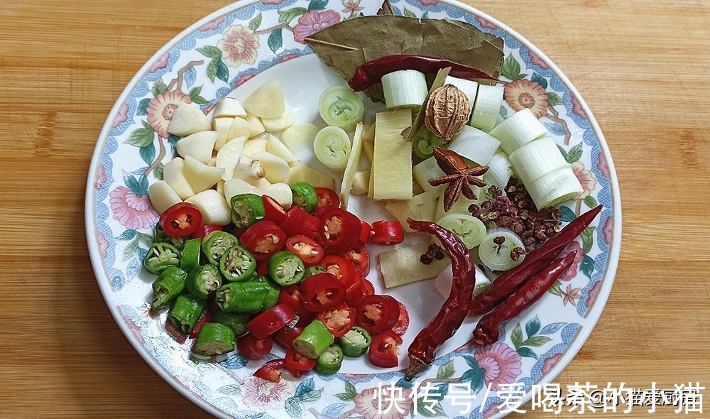 大料|国庆节教你做一个土豆焖鸭肉，成菜味道香而不腻，不错的下酒菜