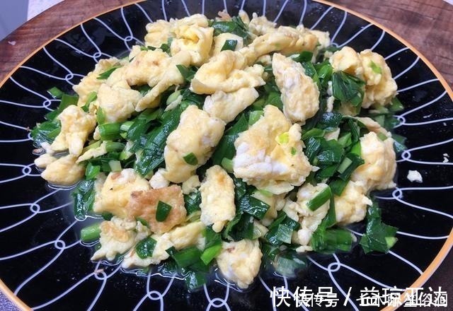 炒韭菜|买韭菜时，挑选宽叶还是窄叶的？菜农：别再挑错了，难吃还浪费钱