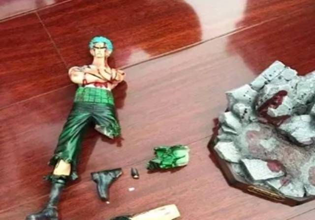 小男孩|熊孩子弄坏20万手办,父母拒绝赔偿:一堆破塑料,想讹钱吗?