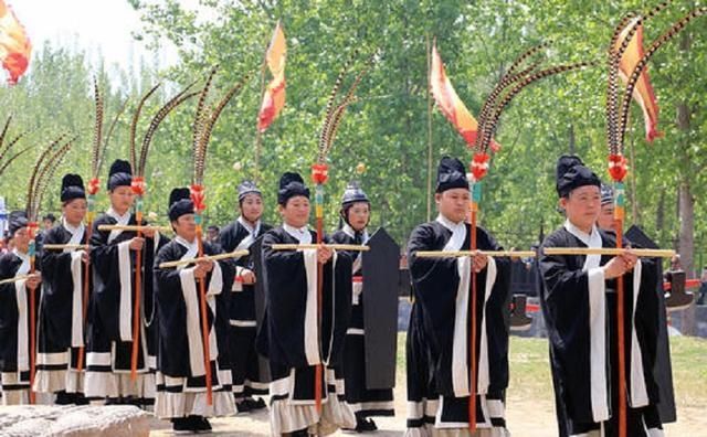 官场上|谁发明的宋朝官员的长翅帽？有什么用途？就连皇帝也要戴