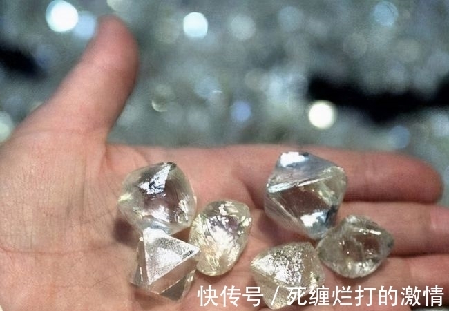 钻石坑!10000亿克拉钻石坑在俄罗斯被发现,钻石价格会暴跌吗?