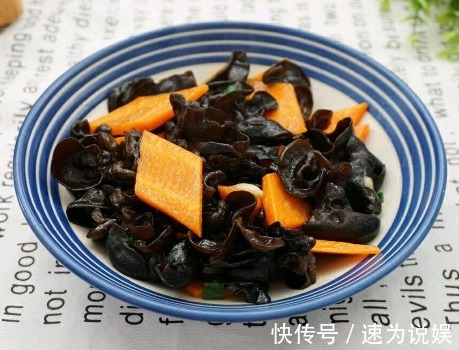 炒木耳总是“噼啪”响多加上1个步骤,木耳不炸锅,鲜香还脆爽