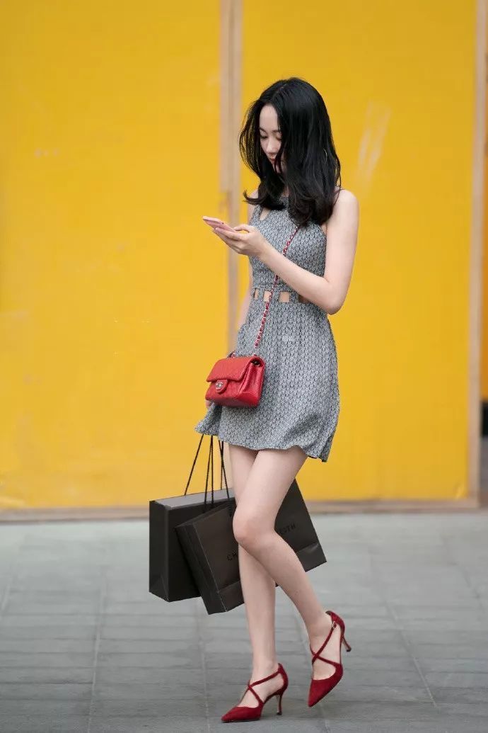 小姐姐 女神穿上高跟鞋,优雅的姿态让人着迷