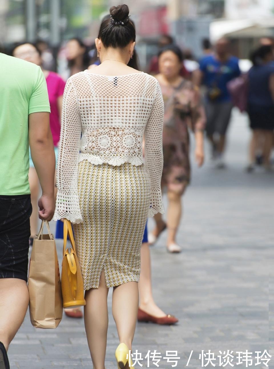 半透水|白衫针织长袖搭配修身半身裙,成熟稳重,飘逸美丽