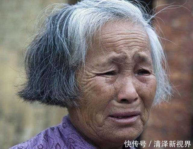 董大爷|上了年纪的老人,该不该把手里的钱告诉子女三位老人说得很实在