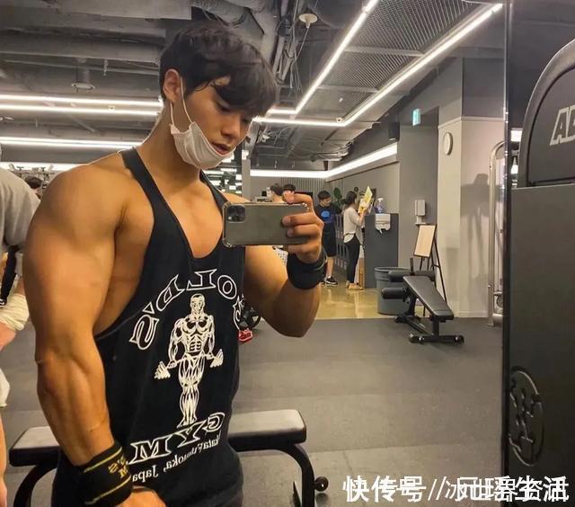 狼狗|韩国小伙爱健身，练出一身腱子肉，从小奶狗变成肌肉狼狗