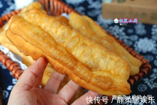 面粉|炸油条用酵母、泡打粉全错!油条店老板教你正确做法,金黄酥脆