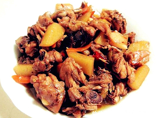 家人|酸辣香味十足的下饭菜,装盘开吃,超级爽口开胃,家人百吃不厌!