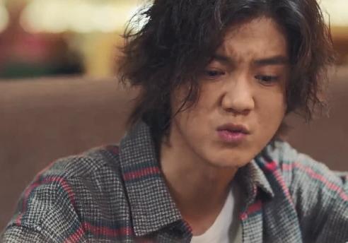 邓伦被骂上热搜,两年6部综艺吃相太难看?他这一做法太不明智了