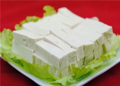 排毒养颜|女人害怕衰老太快，常吃3种食物，排毒养颜，延缓衰老，养护皮肤