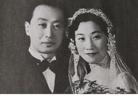 包办婚姻$他因不满包办婚姻，新婚之夜冷落妻子，却日久深情，一生唯她一人