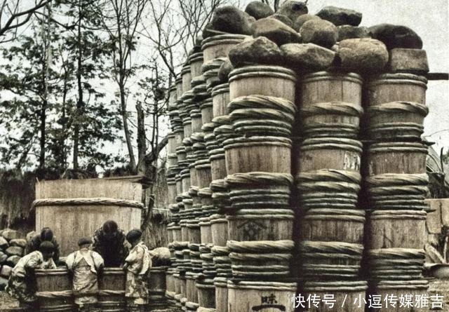 当红|日本上色老照片：当红明星给电台打广告，农村腌萝卜桶堆得很高