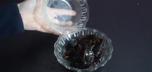 泡木耳,很多人第一步就错了,饭店厨房教我一诀窍,泡的又大又软