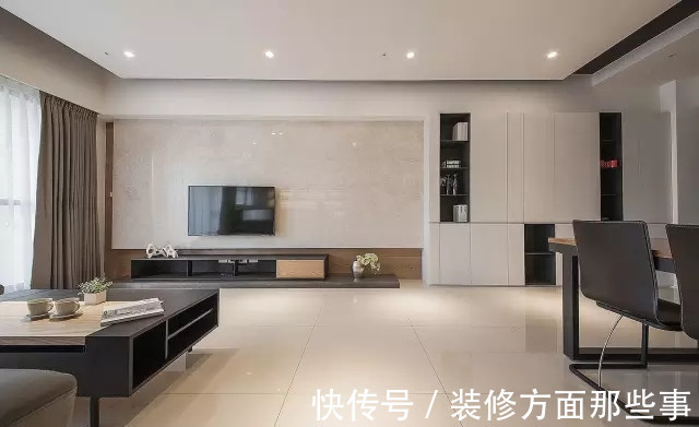 玄关|115平现代风二居室,玄关柜子墙收纳性超强