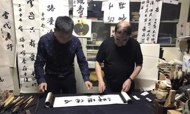 书法@贾平凹“憨憨”的书法,为何能卖4万一字?作家中写得最好
