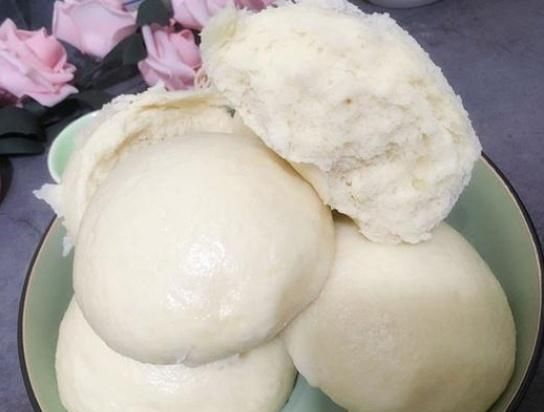 你蒸包子或者是馒头时,发面还在只用“酵母”吗难怪不好吃