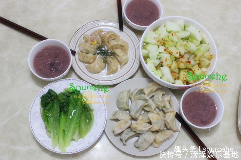 水煮生菜|周末两闺蜜来蹭饭,三人一起下厨,十几分做好,实惠又美味