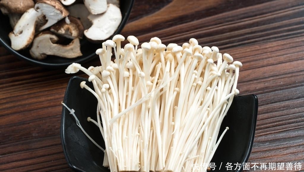 金针菇别只会涮火锅和炒了,不煮不炸,做一道香味浓郁,下饭菜