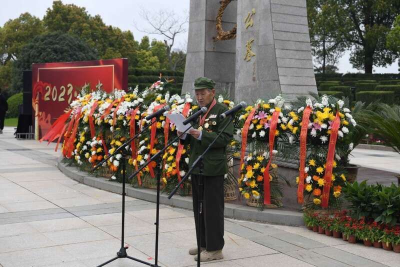 安徽合肥：老战士携手团员青年、少先队员参与清明祭英烈活动