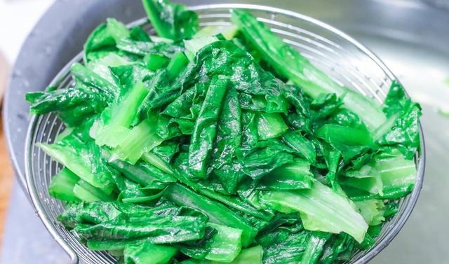 很多人不认识这种蔬菜,每天炒一盘,肠道通畅了,胖人越吃越瘦