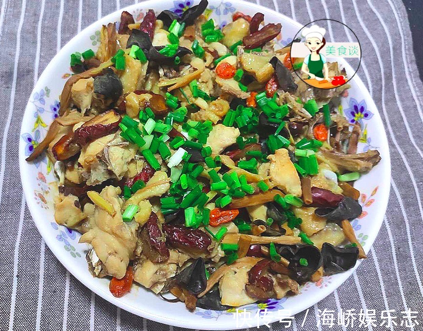 蒸鸡肉|木耳跟此菜是绝配，蒸一蒸就好，营养好吃不上火，常吃提高免疫力