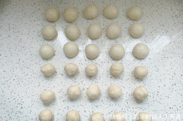 美味|想吃红豆饼别再买了,在家用面粉就能做,咬一口层次分明香酥美味