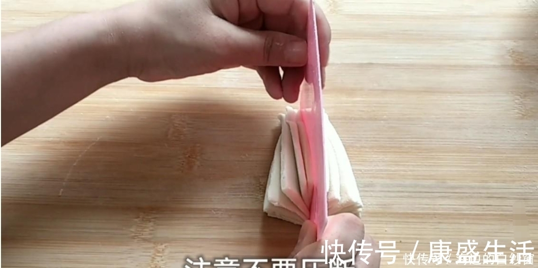 千层枣花馍不用发面,不用一滴油,层层分明,好看好吃