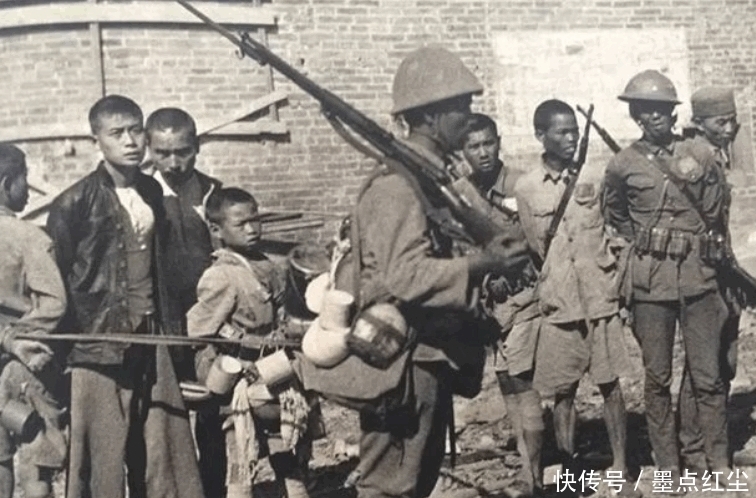 凶光|这才是抗战中真正日俘,跟电视剧截然不同,当了俘虏依旧面露凶光