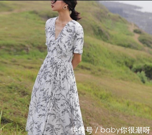 大胸 胸大的女生,穿裙子尽量远离这三种款式,又胖又壮!