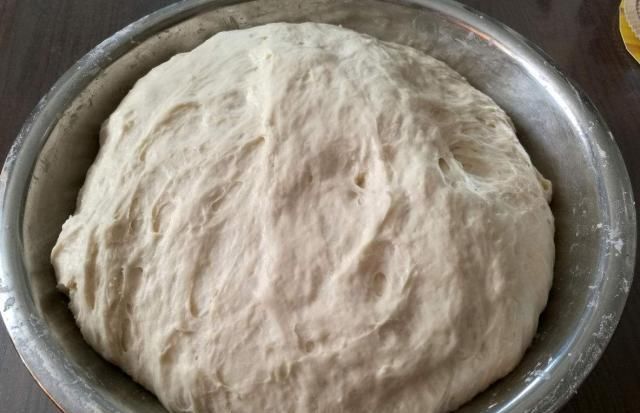 发面时，用“老面”更方便，蒸出的馒头松软可口，味道更好