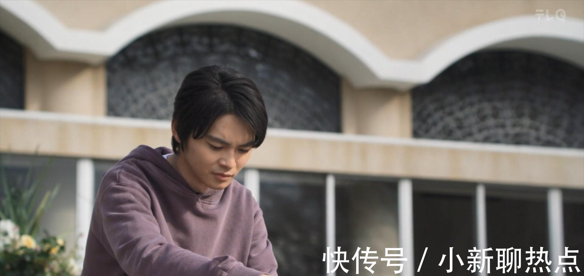 黑暗巨人|特利迦奥特曼剑悟送花给圣彰人,为他挡下攻击,结名沦为配角