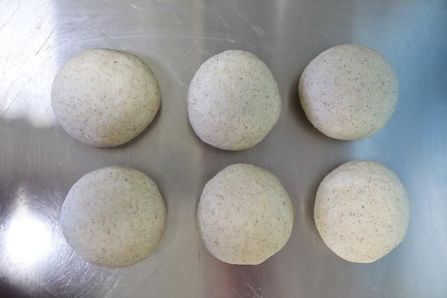 用波兰种做的黑全麦吐司,放3天都柔软,越吃越香,真材实料